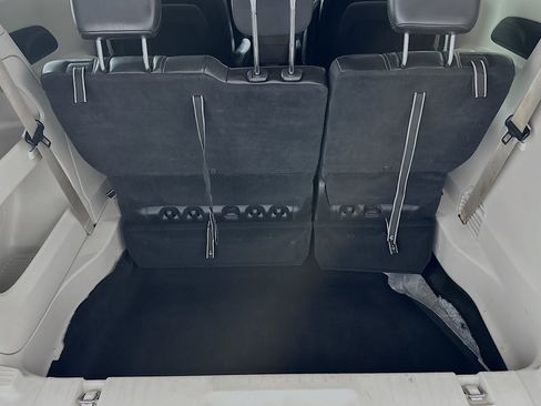 Used 2023 Chrysler Pacifica Touring-L FWD image 31