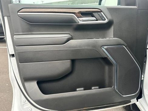 Used 2024 GMC Sierra 1500 Elevation image 12