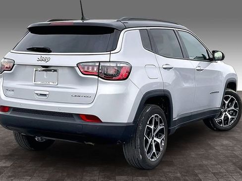 Used 2025 Jeep Compass Limited AWD/4WD image 2
