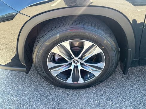 Used 2022 Toyota Highlander XLE AWD/4WD image 41