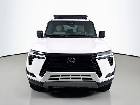 Used 2024 Lexus GX 550 AWD/4WD image 2