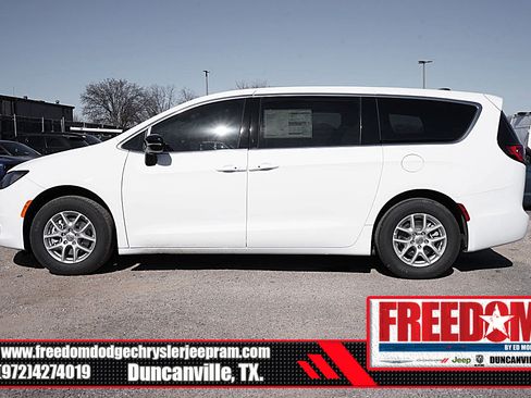 New 2025 Chrysler Voyager LX image 2