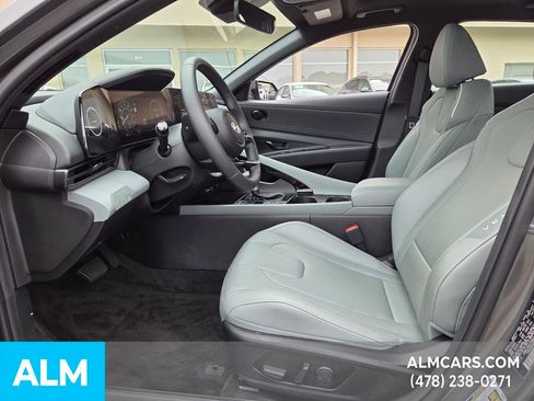 Used 2025 Hyundai Elantra Limited image 3