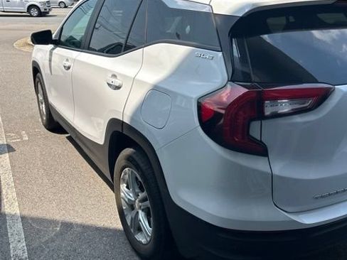Used 2023 GMC Terrain SLE FWD image 4
