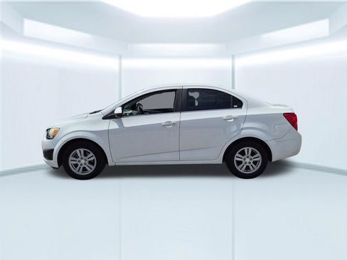 Used 2014 Chevrolet Sonic LT FWD image 2