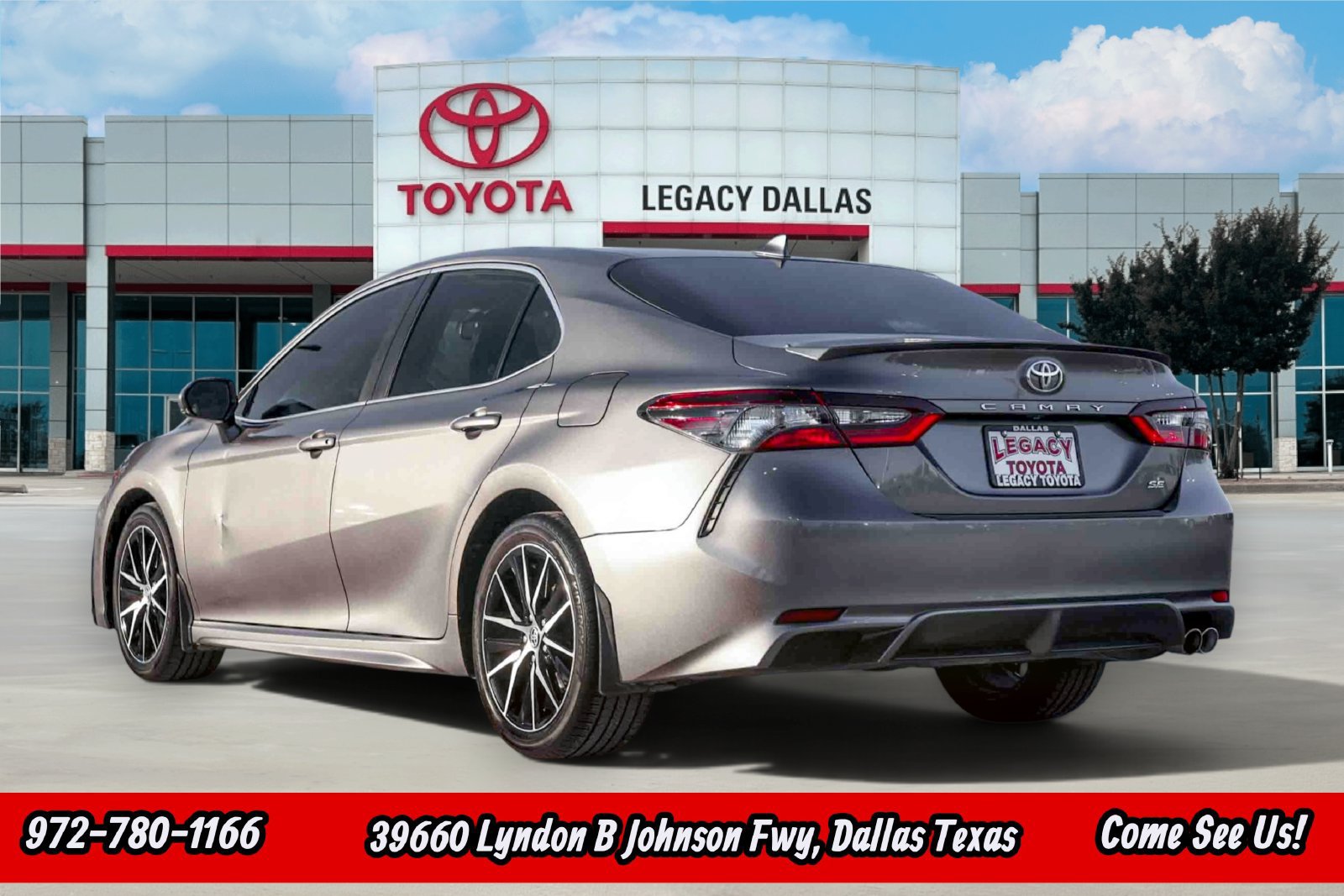 Used 2024 Toyota Camry SE w/ Convenience Package FWD image 6