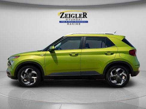 Certified 2023 Hyundai Venue SEL FWD image 4