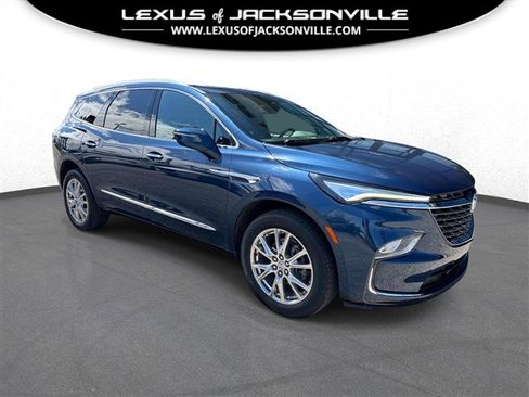 Used 2023 Buick Enclave Essence w/ Experience Buick Package FWD image 1