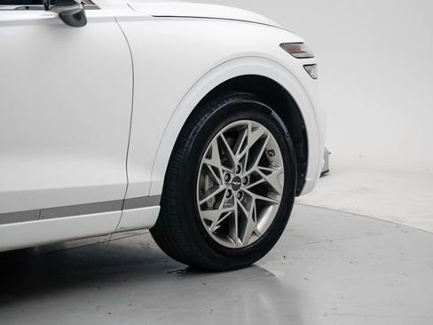 Used 2025 Genesis GV70 2.5T AWD/4WD image 8