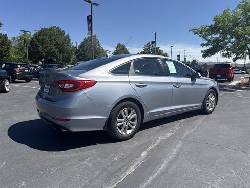 Used 2016 Hyundai Sonata SE w/ Winter Weather Package FWD image 5