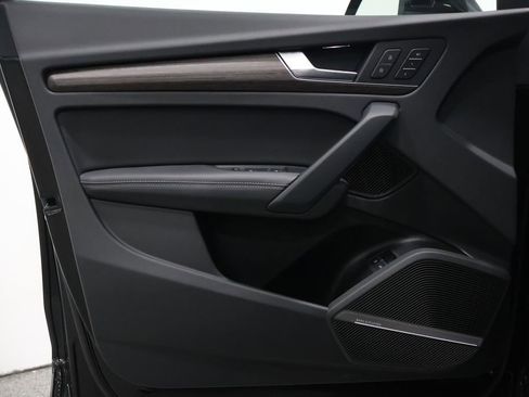 Used 2024 Audi Q5 e Premium Plus w/ Premium Plus Package image 12