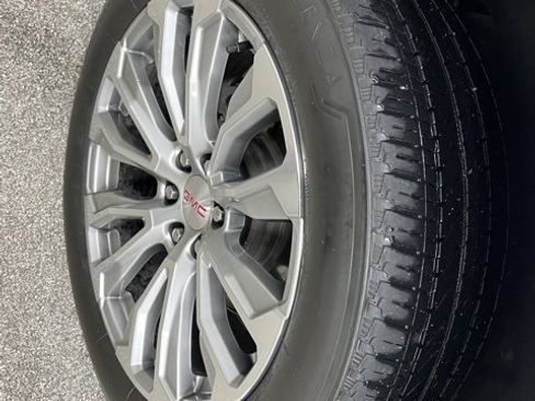 Used 2023 GMC Yukon XL Denali image 17