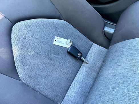 Used 2019 Toyota Camry LE FWD image 14
