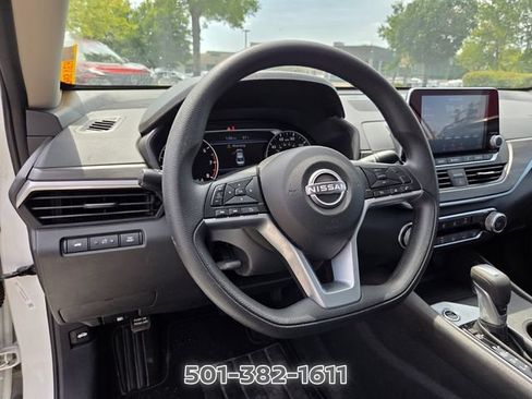 Used 2025 Nissan Altima 2.5 SV FWD image 10