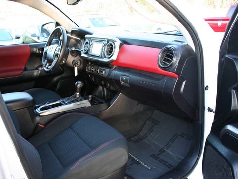 Used 2017 Toyota Tacoma SR5 image 14