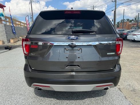 Used 2016 Ford Explorer XLT w/ Equipment Group 202A image 10