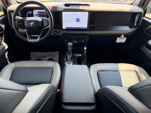 Used 2023 Ford Bronco Wildtrak image 6