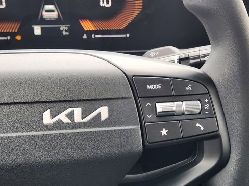 New 2025 Kia K4 LX image 20