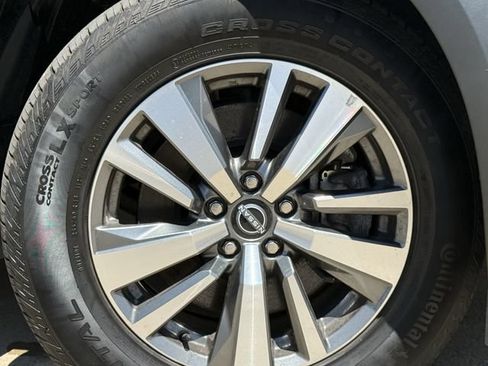 Used 2025 Nissan Pathfinder SL AWD/4WD image 9