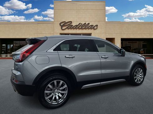 Used 2023 Cadillac XT4 Premium Luxury image 3