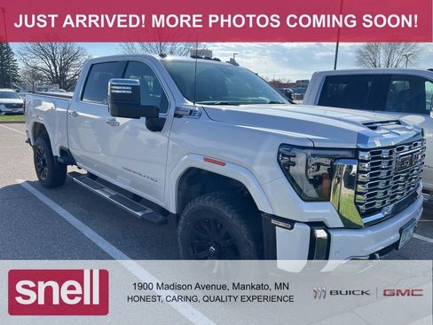 Used 2024 GMC Sierra 3500 Denali w/ Technology Package image 4