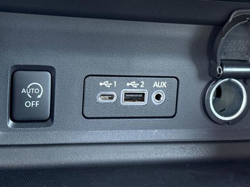 Certified 2025 Nissan Sentra SR w/ SR Premium Package image 31