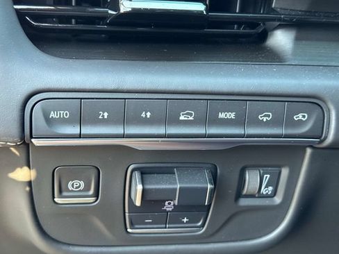 Certified 2023 Cadillac Escalade Premium Luxury Platinum AWD/4WD image 32