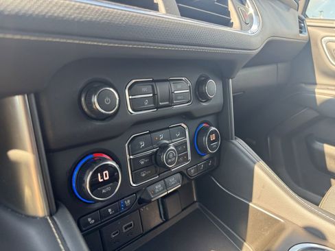 Used 2021 Chevrolet Suburban Premier w/ Premium Package image 16