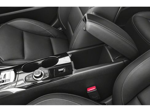 Used 2019 INFINITI QX30 w/ Navigation Package FWD image 9