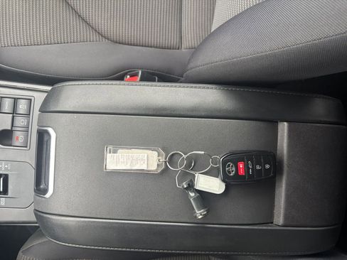 Used 2025 Toyota Highlander LE image 21