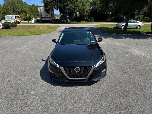 Used 2019 Nissan Altima 2.5 SR w/ SR Premium Package AWD/4WD image 2