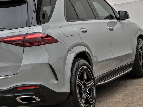 Used 2024 Mercedes-Benz GLE 350 4MATIC w/ AMG Line Exterior image 8