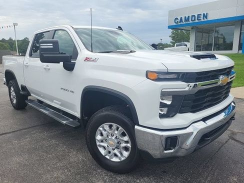Used 2025 Chevrolet Silverado 2500 LT AWD/4WD image 2