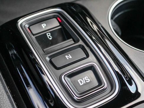 Used 2025 Honda Pilot Sport image 27