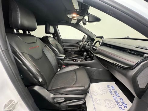 Used 2023 Jeep Compass Trailhawk image 10