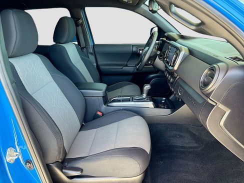 Used 2021 Toyota Tacoma TRD Sport w/ Technology Package image 19