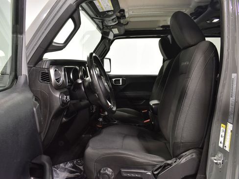 Used 2018 Jeep Wrangler Unlimited Sahara w/ Cold Weather Group image 10