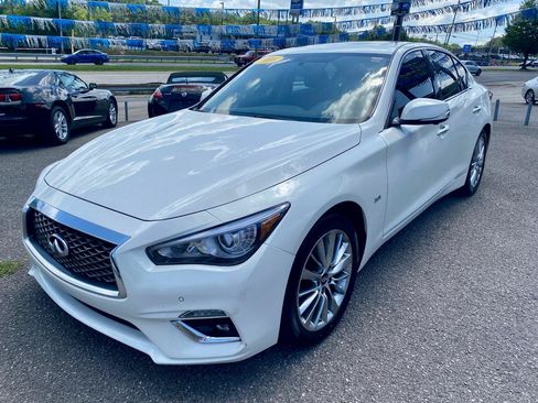 Used 2018 INFINITI Q50 Luxe w/ Essential Package (3.0T Luxe) AWD/4WD image 3