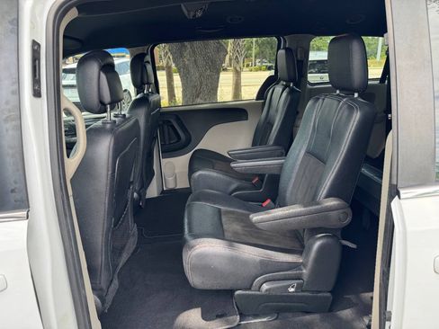 Used 2019 Dodge Grand Caravan SXT w/ Mopar Premium Addition Group FWD image 10