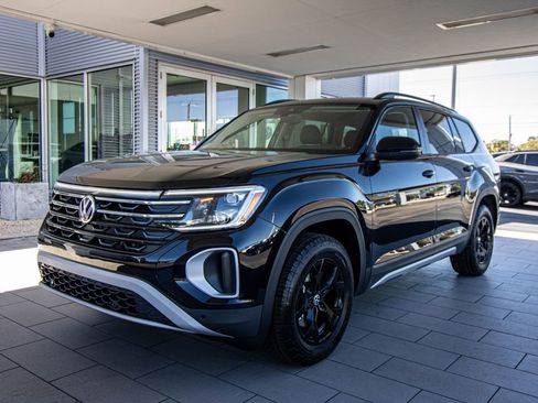 New 2026 Volkswagen Atlas Peak Edition image 13