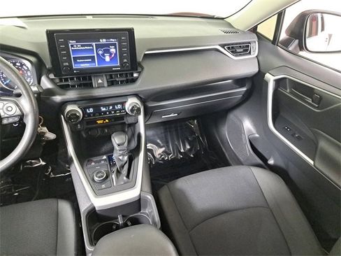 Used 2022 Toyota RAV4 LE image 17