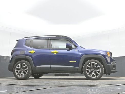 Used 2017 Jeep Renegade Latitude w/ Popular Equipment Group FWD image 34