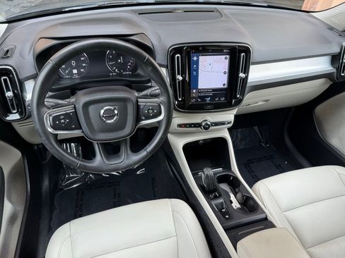 Used 2021 Volvo XC40 T5 Momentum w/ Premium Package image 29