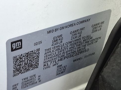Used 2025 Chevrolet Trax LT FWD image 27