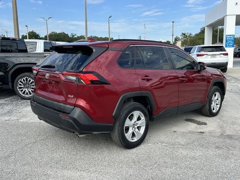 Used 2020 Toyota RAV4 XLE w/ Convenience Package FWD image 5