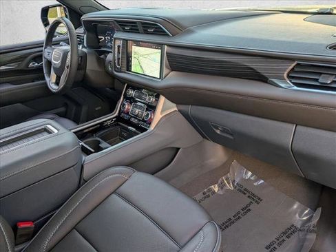 Used 2024 GMC Yukon Denali w/ Denali Reserve Package image 24