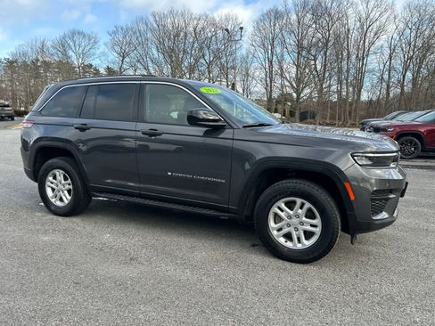 Used 2023 Jeep Grand Cherokee Laredo w/ Luxury Tech Group I image 3