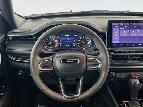 Used 2022 Jeep Compass Latitude FWD image 18