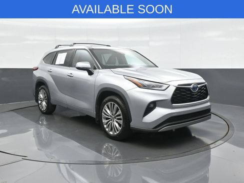 Used 2022 Toyota Highlander Platinum AWD/4WD image 1