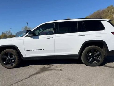 Used 2022 Jeep Grand Cherokee L Laredo AWD/4WD image 5